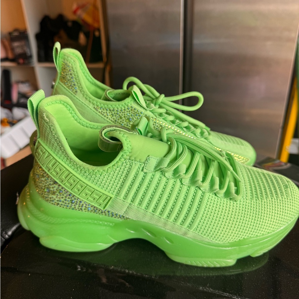 Steve Madden Neon Green Athletic Shoes Women’s Size 11
